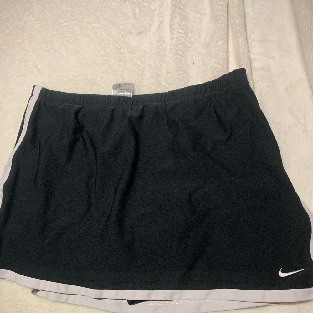 Nike Border Skirt Size Medium black and white